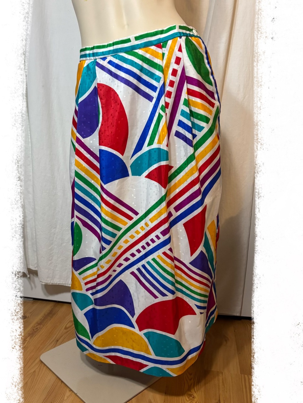 Vintage women’s skirt 1980s rainbow size 8